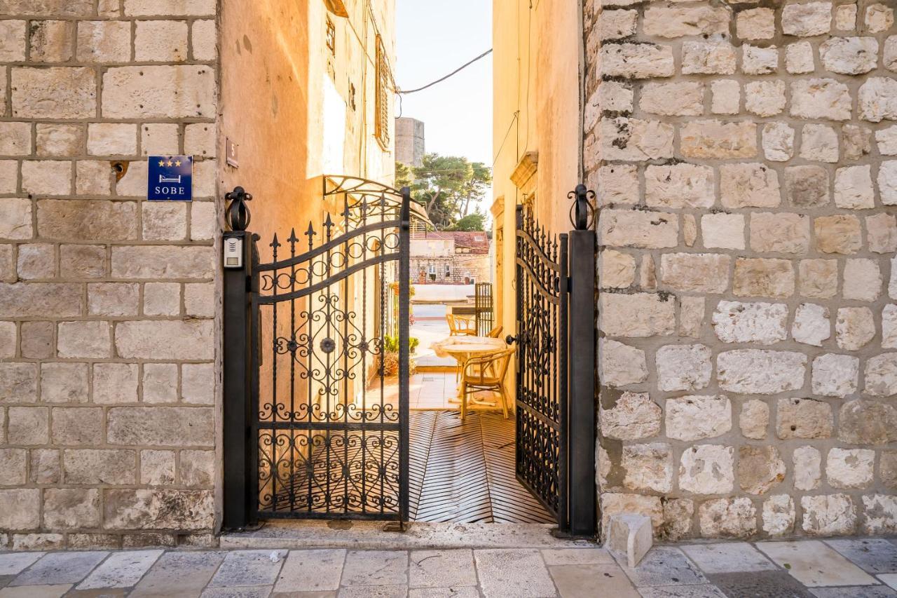 Deluxe Rooms With A Terrace View At Old City Gate Dubrovnik Exterior foto